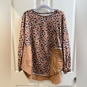 Cute oversized blouse
Small